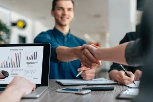 10 korzyści z outsourcingu środowiskowego dla firm produkcyjnych